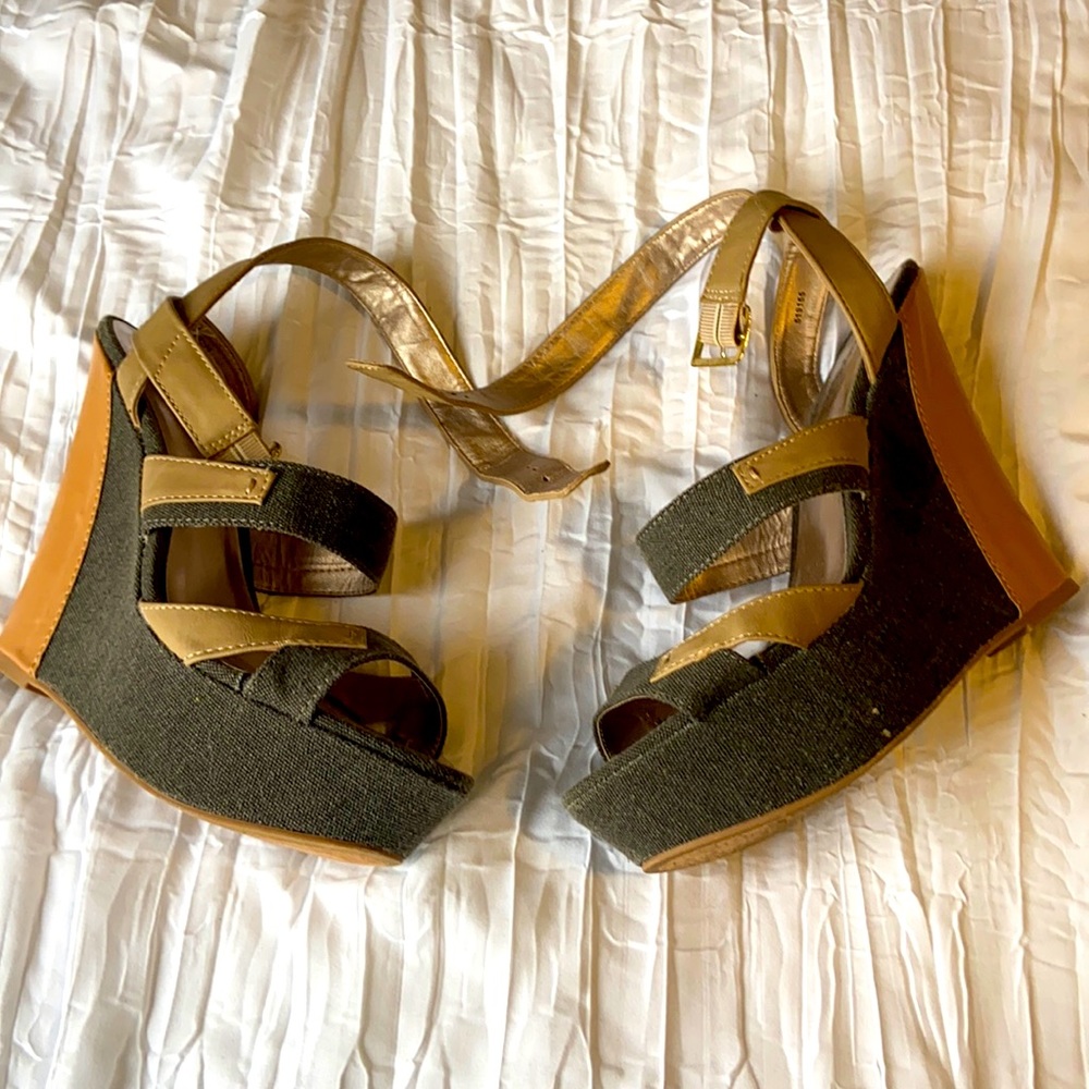 Wedged sandals